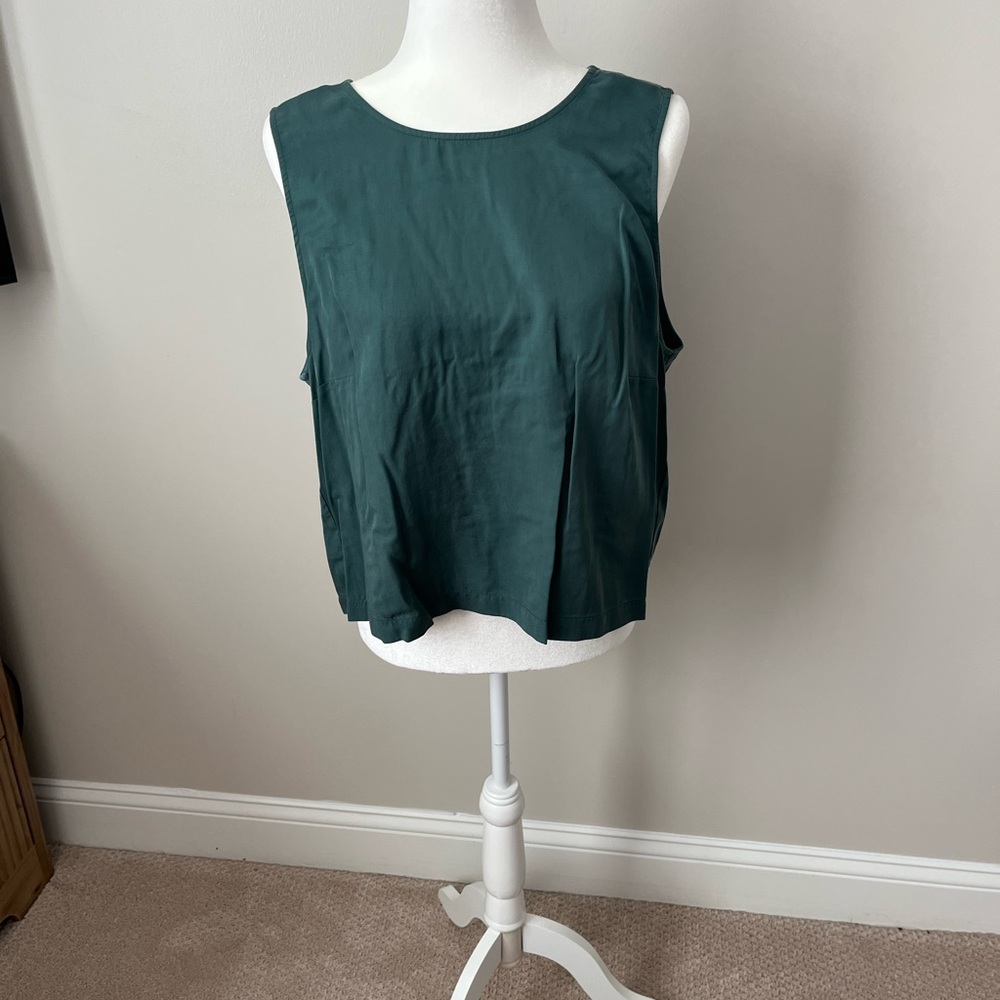 ✨2/$20 | NWT LOFT Emerald Green Sleeveless Top